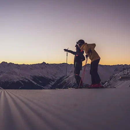 فندق Club Only - By Mountain