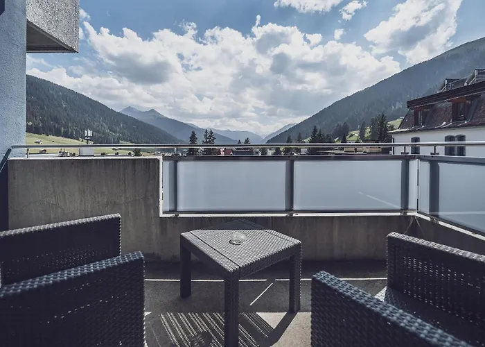 Club Only - By Mountain 酒店 3*