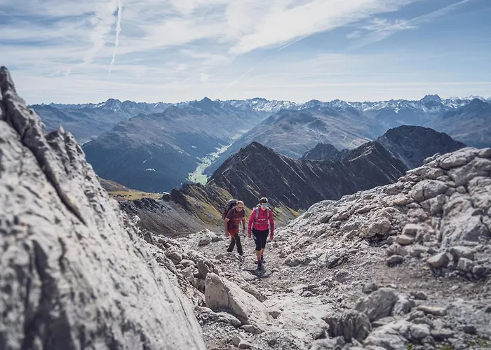 Club Only - By Mountain 酒店