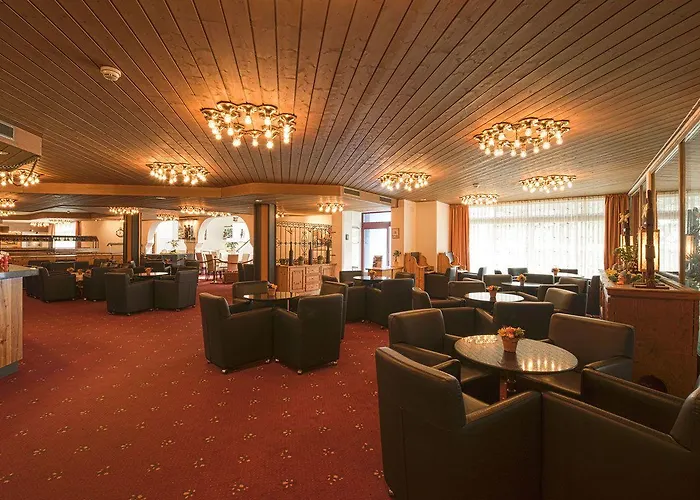 Club Only - By Mountain 酒店 3*