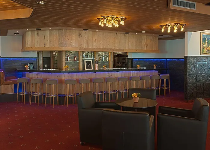 Club Only - By Mountain 达沃斯