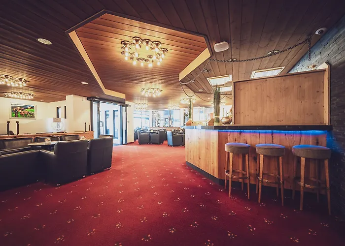 Club Only - By Mountain 酒店 3*