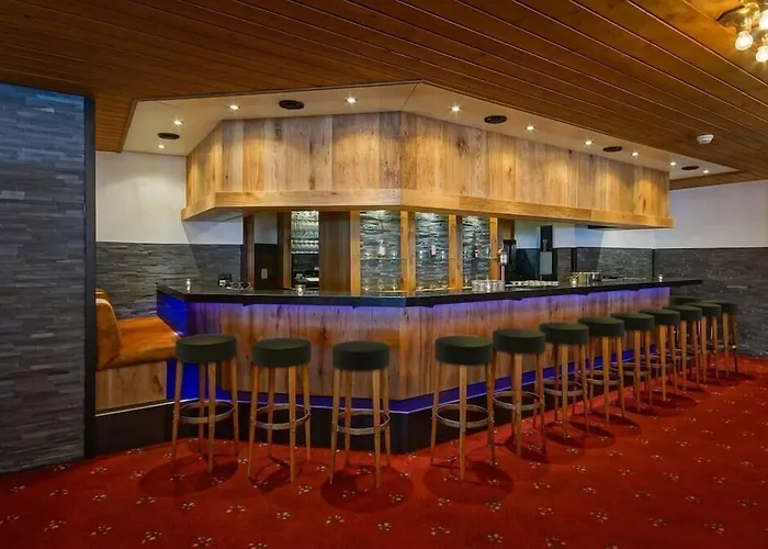 Club Only - By Mountain 达沃斯