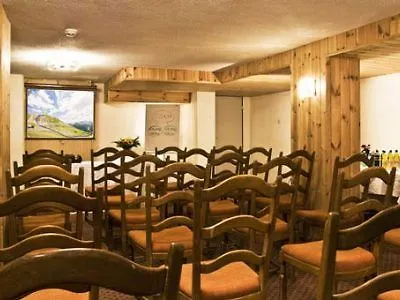 Club Only - By Mountain 酒店 3*